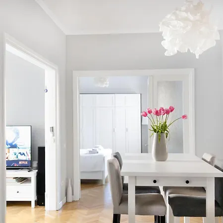 Your Big In Center 부쿠레슈티