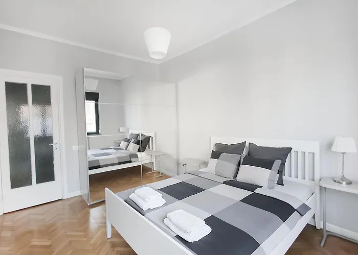 Your Big In Center * Bucureşti