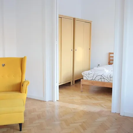 Your Big In Center * Bukarest